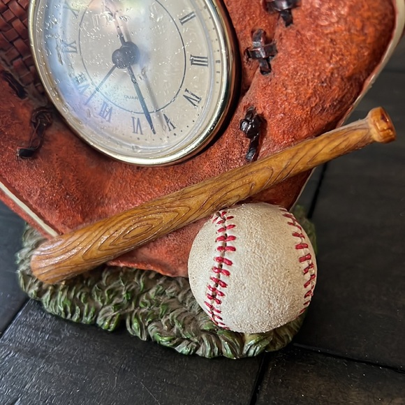 Baseball clock - like new! - Picture 2 of 9